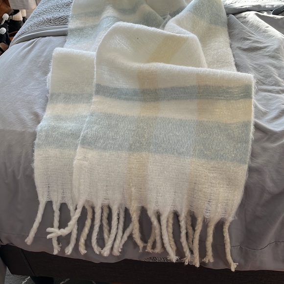 Scarf - Picture 2 of 5